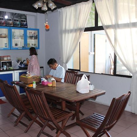 The Jesselton Cabin Sdn Bhd Кота-Кинабалу Экстерьер фото